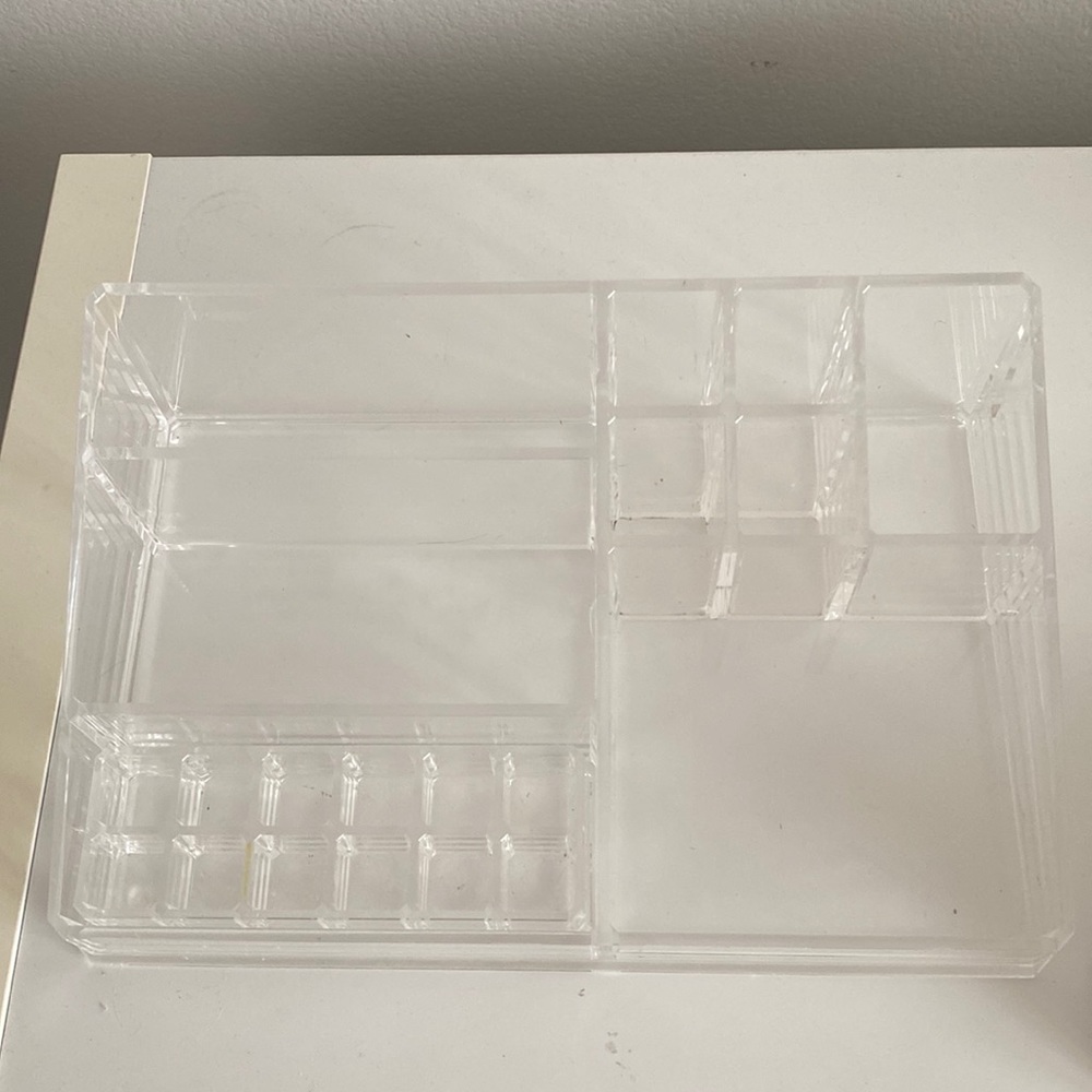 Acrylic makeup organizer